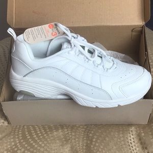 Easy Spirit | NWT Size 9 1/2 M Walking Shoes White